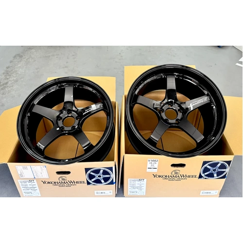 ADVAN RACING GT PREMIUM 20x10 +35 | 20x12 +20 5-114.3 - RACING GLOSS BLACK (R35 GTR)
